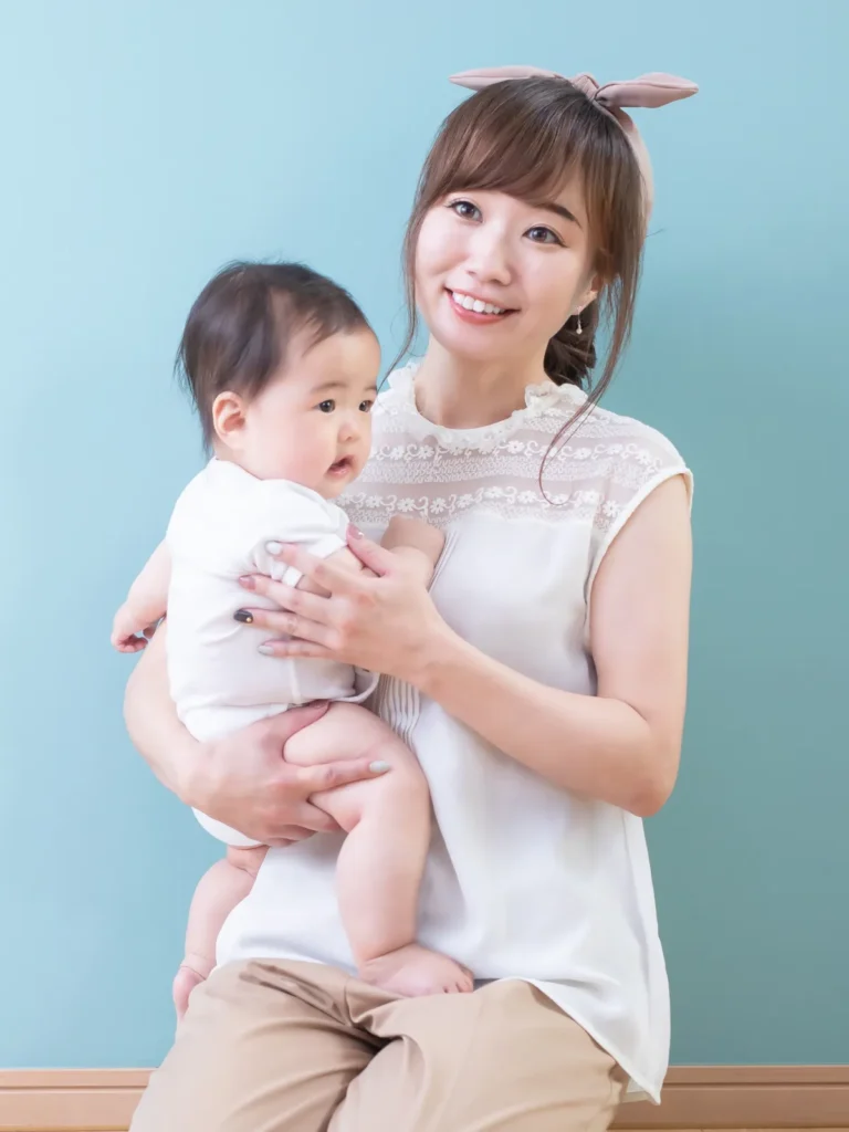 子供と女性の画像